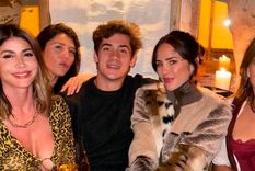 Se hizo viral una foto de Franco Colapinto junto a cuatro famosas argentinas. Foto: @alvarezgaby10_ Se hizo viral una foto de Franco Colapinto junto a cuatro famosas argentinas. Foto: @alvarezgaby10_