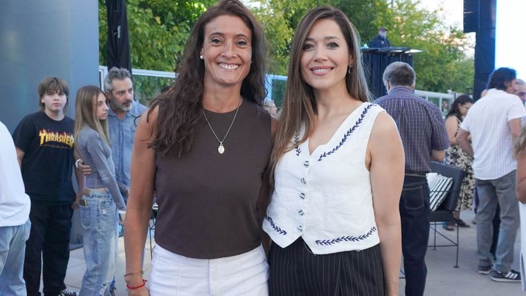 Laura López Vernengo junto a Gisela Campos. Laura López Vernengo junto a Gisela Campos.