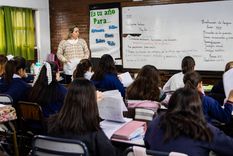 Gracias a los convenios con universidades estadounidenses, los educadores pueden cursar una maestría mientras se desempeñan como docentes fuera de su país. Foto: Santiago Tagua/MDZ