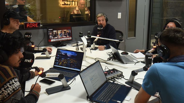 Emir Félix durante la entrevista en MDZ Radio 105.5 FM. Emir Félix durante la entrevista en MDZ Radio 105.5 FM.