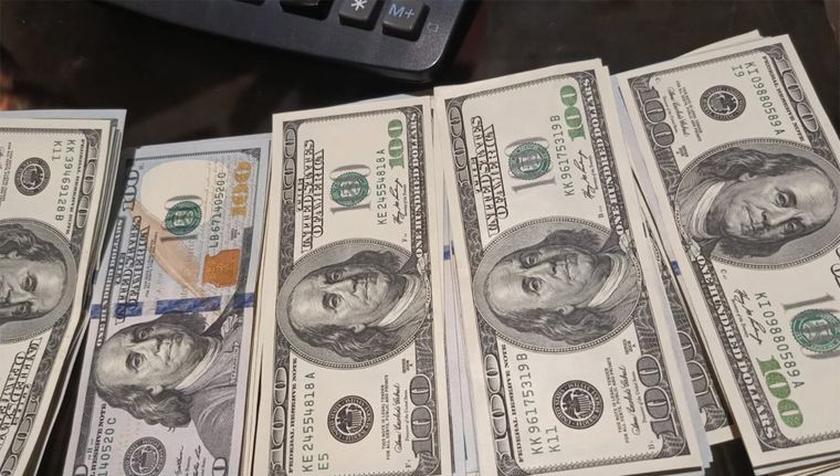 Suba del dólar blue y las consecuencias en la coyuntura económica y política del país. Foto: Walter Moreno/Mdz