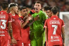 Armani le reclama a Montiel luego de su festejo. Foto: Télam Armani le reclama a Montiel luego de su festejo. Foto: Télam