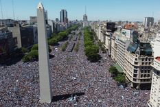 El triunfo en el mundial fue el cauce para un hambre y una sed de celebración que estaba contenida en las mil preocupaciones del pueblo argentino.  Foto: TELAM