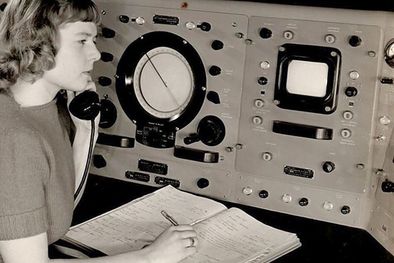 MDZol | Virginia Norwood en uno de sus primeros trabajos, en los laboratorios del Cuerpo de Señales del ejército. Foto: GENTILEZA VIRGINIA NORWOOD