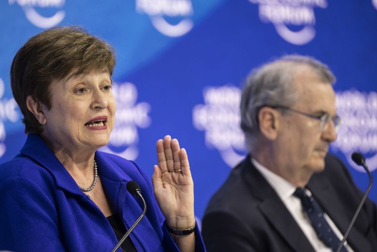 Kristalina Georgieva, la titular del Fondo Monetario, que es utilizada por organizaciones delictivas para hacer fraude con cuentas bancarias. Foto: EFE