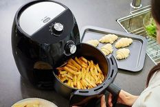 La freidora de aire tiene un tamaño similar a una máquina de pan. Foto: GETTY IMAGES