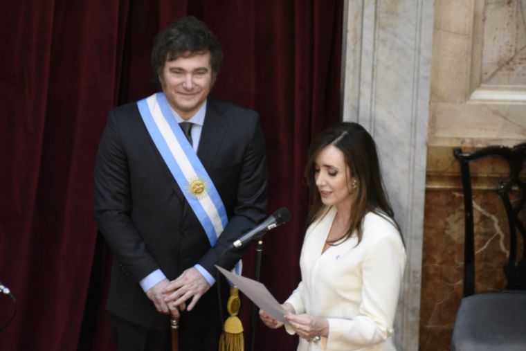 El presidente Javier Milei prometió meses duros en materia económica pero dijo que hay luz al final del túnel, y dijo que el país está al borde de la hiperinflación. Foto: Juan Mateo Aberastain/MDZ