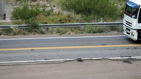 ruta 7: gran operativo en potrerillos tras el vuelco de un camion ruta 7: gran operativo en potrerillos tras el vuelco de un camion