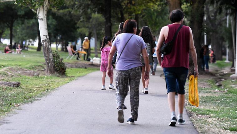 Las altas temperaturas disminuirán el miércoles. Foto: Rodrigo DAngelo / MDZ