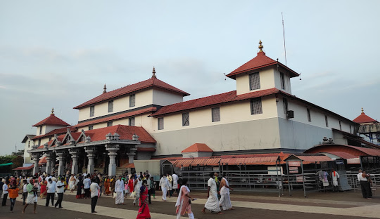 El templo de 800 años, epicentro de la fe en Karnataka, quedó en el centro de la polémica tras la denuncia. El templo de 800 años, epicentro de la fe en Karnataka, quedó en el centro de la polémica tras la denuncia. 