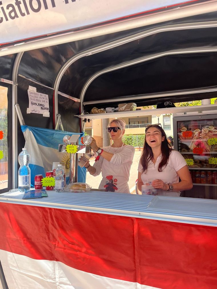 Paola Varo y María Pía: un momento de la presencia de AMA en la Fórmula 1 de Mónaco. En la nota, detalles. Foto: Gentileza