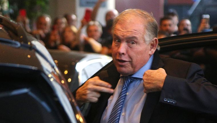 Cancillería realizó un fuerte ajuste en la Embajada Argentina en Uruguay, Foto: NA