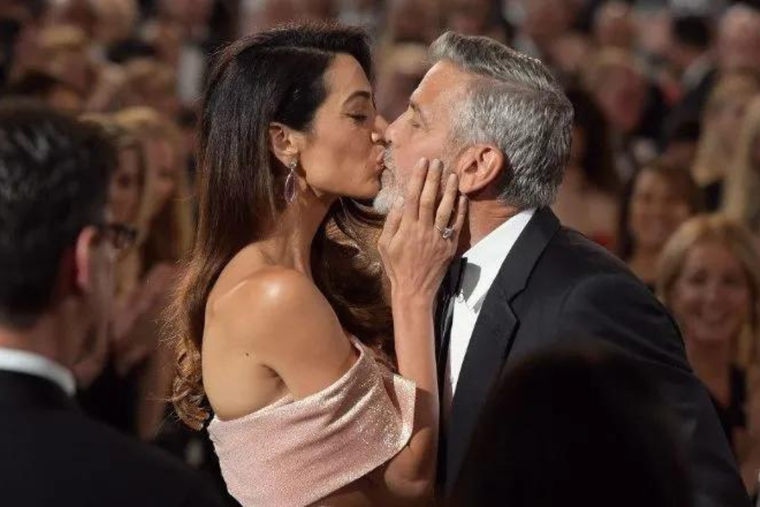 GEORGE CLOONEY ERA UNO DE LOS SOLTEROS MÁS CONDICIADOS DE HOLLYWOOD. SIN EMBARGO, DESDE QUE SE CASÓ CAMBIÓ RADICALMENTE.