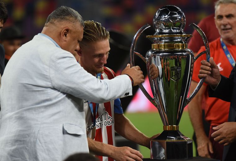 Santiago Ascacíbar levantó otro título con Estudiantes y dio pistas sobre su futuro.&nbsp;