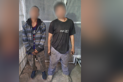 Los dos hombres fueron aprehendidos tras ser localizados dentro de una acequia en Ciudad. Los dos hombres fueron aprehendidos tras ser localizados dentro de una acequia en Ciudad.