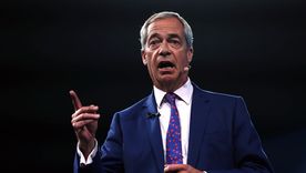 Nigel Farage, líder de Reform UK, capitaliza el descontento interno de los conservadores y se consolida en las encuestas británicas.