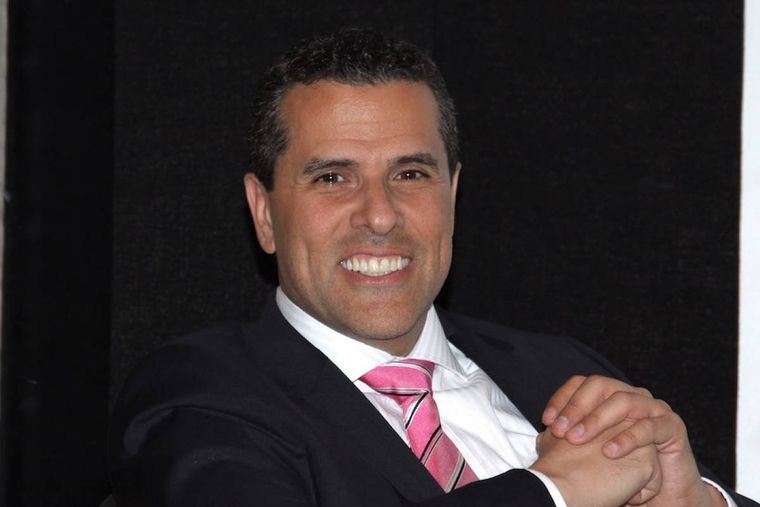 Marco Antonio Regil es uno de los conductores de televisión más exitosos de México y América latina.