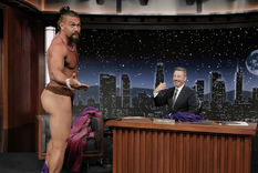Jason Momoa reveló que no quiere usar ropa nunca más y quedó totalmente expuesto en el programa de Jimmy Kimmel Jason Momoa en Jimmy Kimmel Live! Foto: Getty Images