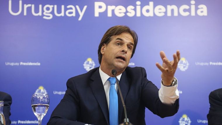 Uruguay considera no abrir sus fronteras para recibir turistas argentinos durante el verano