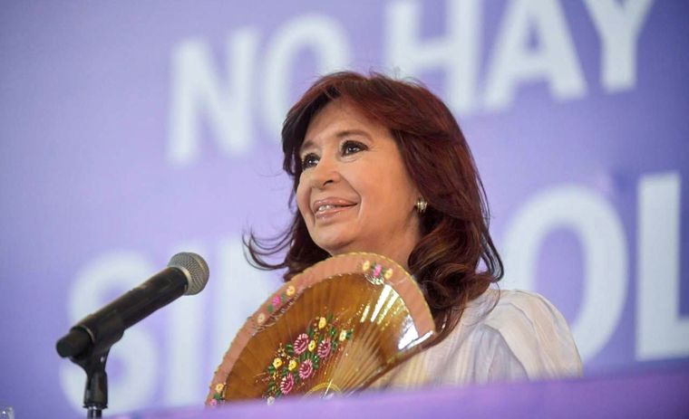 La vicepresidenta se pronunció en la red social X minutos después de conocerse la decisión de la Cámara Federal de Casación Penal contra ella y su hijo, Máximo Kirchner: solo anunció que hablará el próximo sábado en un evento