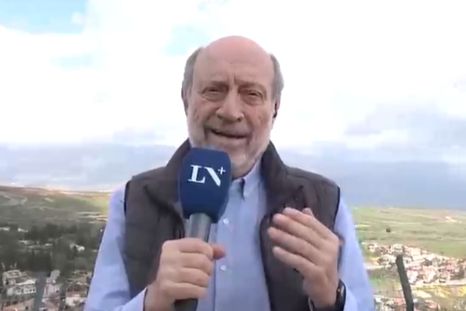 El conductor se refugió en plena ruta. El conductor se refugió en plena ruta.