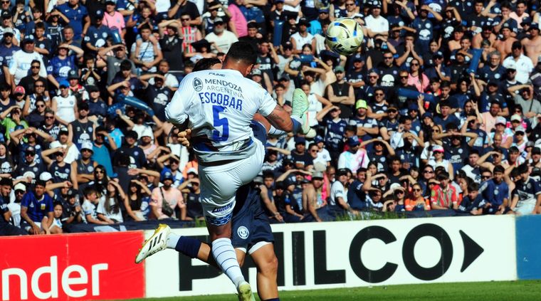 El paraguayo Escobar volvió a salir por una molestia y se perderá el partido en La Fortaleza, en donde el Tomba no gana desde hace 13 años. El paraguayo Escobar volvió a salir por una molestia y se perderá el partido en La Fortaleza, en donde el Tomba no gana desde hace 13 años.