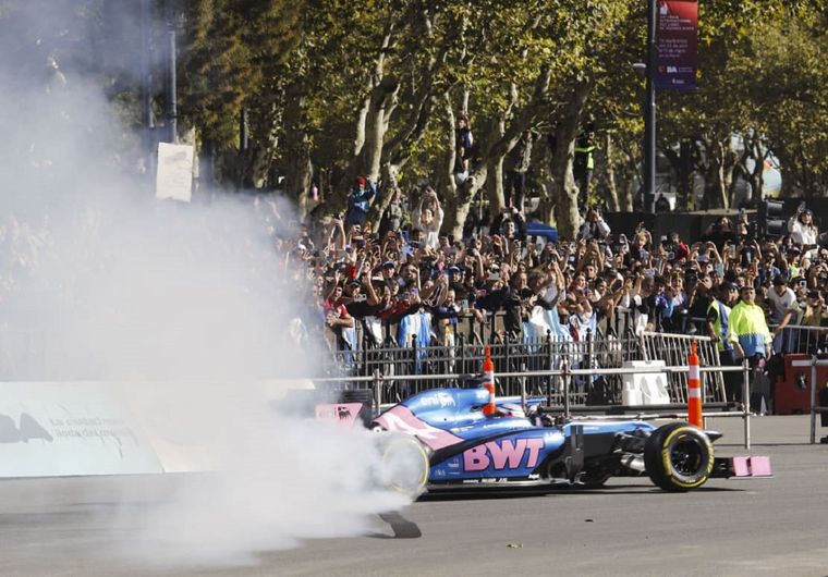 Franco Colapinto protagonizó un final electrizante en Buenos Aires con el Lotus E20.