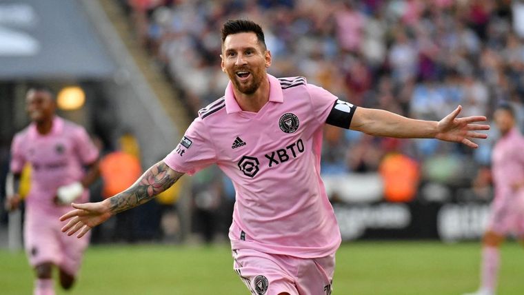 LIONEL MESSI Lionel Andrés Messi Cuccittini viste los colores del Inter de Miami desde julio Foto: NA