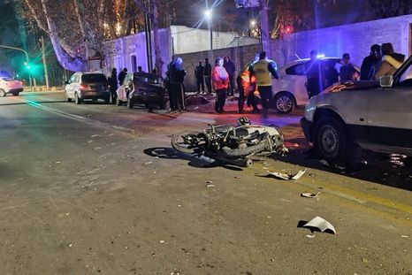 Un motociclista está grave tras un choque múltiple en Las Heras