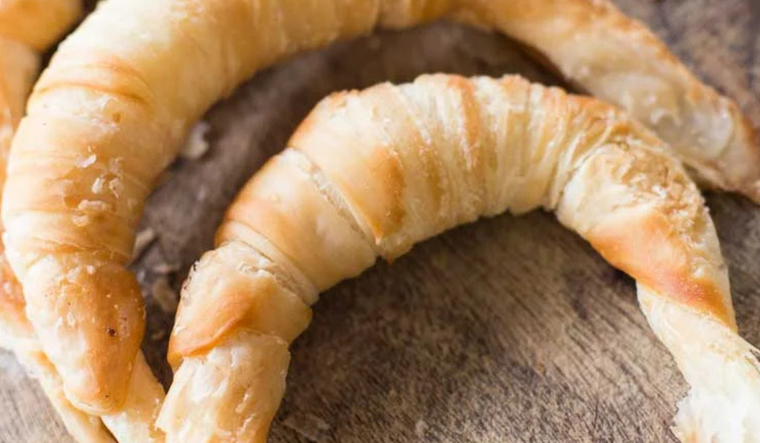 La receta de medialunas de grasa se diferencia de la de manteca por su sabor más neutro y salado. La receta de medialunas de grasa se diferencia de la de manteca por su sabor más neutro y salado.