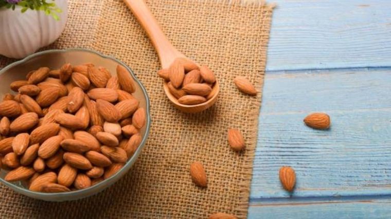 Almendras: alimentos que ayudan a mejorar el ánimo y combatir la depresión Almendras: alimentos que ayudan a mejorar el ánimo y combatir la depresión