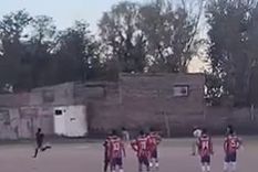El fútbol mendocino volvió a ser noticia por otro hecho de violencia, en este caso en Tunuyán.