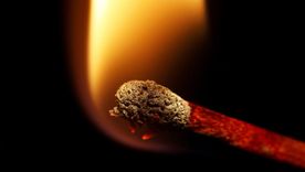 Un golpe de suerte: cómo un desconocido farmacéutico británico inventó por casualidad los fósforos de madera hace 200 años