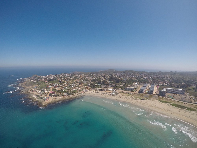 Los Molles ofrece un entorno natural cuidado y una playa tranquila en uno de los pueblos más accesibles de la costa chilena. Los Molles ofrece un entorno natural cuidado y una playa tranquila en uno de los pueblos más accesibles de la costa chilena.