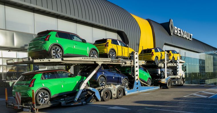 El nuevo Renault 5 comienza a llegar a los concesionarios Foto: Renault