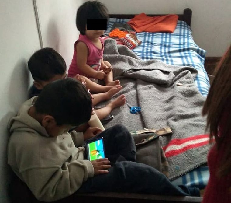 Los niños estaban solos, sucios y desnutridos tras varios días de abandono