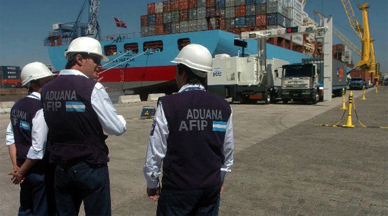 La Dirección General de Aduanas está reforzando los controles para detectar maniobras de triangulación y sobrefacturación de importaciones. Foto: https://comercioyjusticia.info/