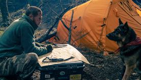 Brad Pitt y su perro enfrentan la naturaleza para sobrevivir en el trailer de Heart of the Beast