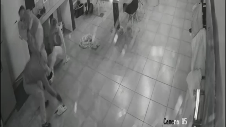 La víctima relató como fue el aterador episodio que vivió su familia, luego de que varios malvivientes ingresaran a su casa con la intencion de cometer un robo