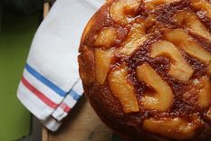La tarta tatín se hace con manzanas. Hoy te presentamos una variante copada. Foto: Ponete el Delantal - Blog
