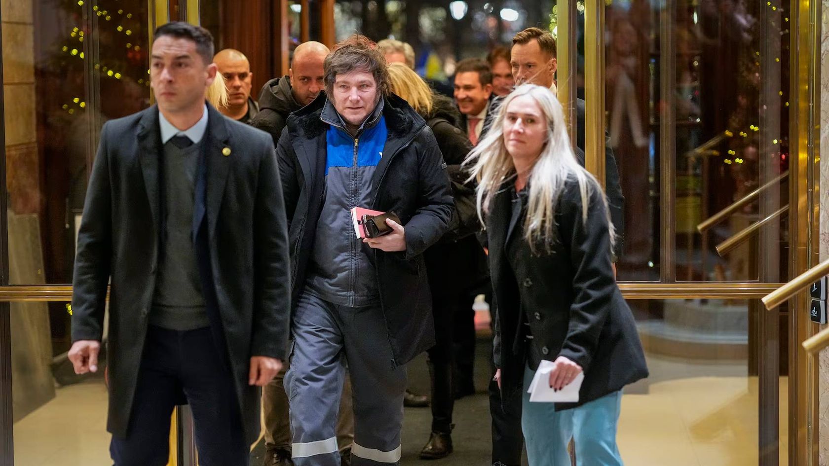 Javier Milei llegó así a Oslo. Foto: EFE