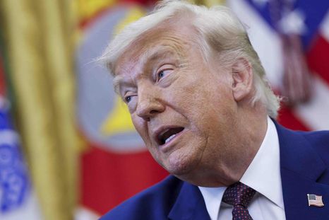El presidente de Estados Unidos Donald Trump tiene gran parte de sus inversiones en acciones tecnológicas y criptomonedas, aunque mantiene en carpeta también a la industria tradicional.&nbsp;