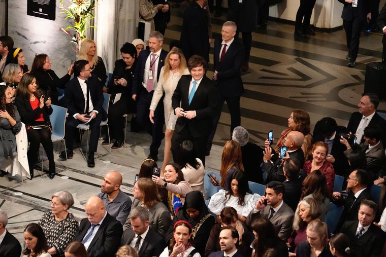 Javier Milei y su hermana Karina en Oslo, durante la entrega del Premio Nobel de la Paz a María Corina Machado.