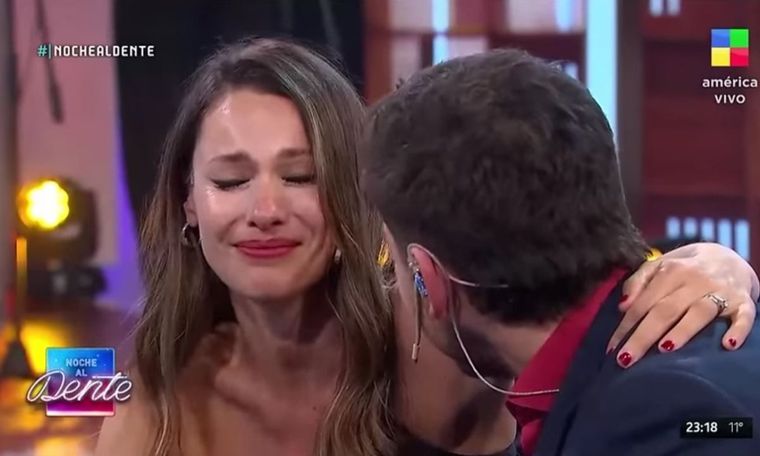 Pampita rompió en llanto con una canción de Coldplay La conductora no pudo contener las lágrimas con Fer Dente Foto: Captura de TV