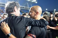 Tras la inesperada ida de Domínguez, Verón y compañía ya cerraron al nuevo técnico de Estudiantes. Tras la inesperada ida de Domínguez, Verón y compañía ya cerraron al nuevo técnico de Estudiantes.