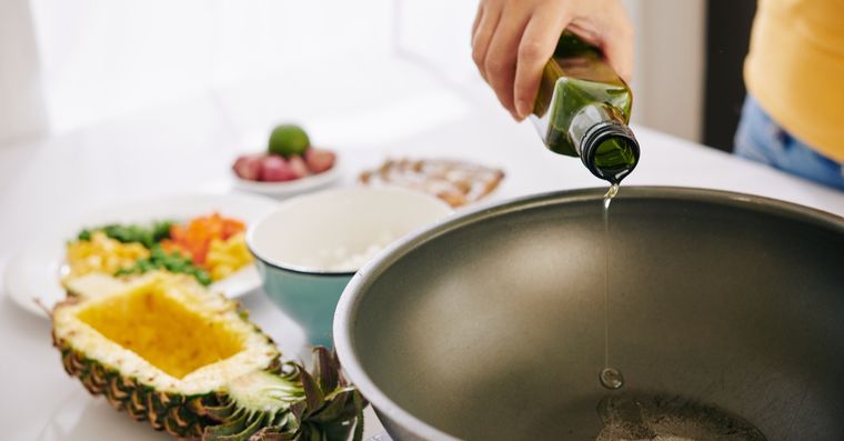 El aceite de cocina puede ser reutilizado de diversas maneras. Foto: Shutterstock