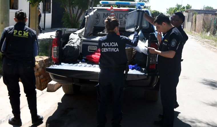 La Policía Científica trabajó en la escena del tiroteo y levantó cinco vainas servidas de calibre 9 milímetros. La Policía Científica trabajó en la escena del tiroteo y levantó cinco vainas servidas de calibre 9 milímetros.