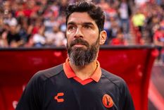 Sebastián Abreu defendió a Maravilla Martínez tras su penal errado en el clásico de Avellaneda.