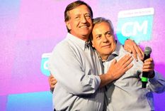 El gobernador actual y el electo celebrando el triunfo en las elecciones provinciales Foto: Twitter Alfredo Cornejo