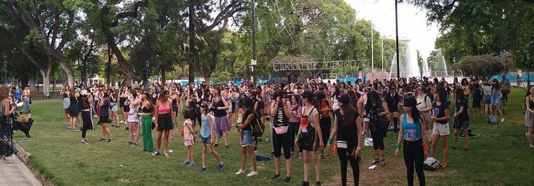 La intervención en Plaza Independencia Foto: Twitter (@vinitotintto)